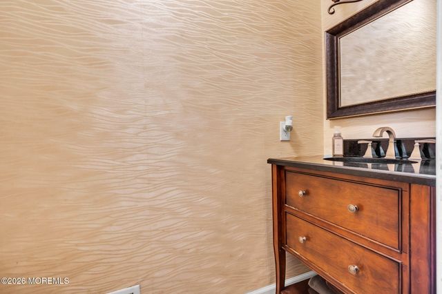 252 Longwood Drive 25-2, Manalapan, NJ 07726
