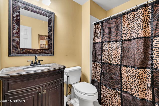 252 Longwood Drive 25-2, Manalapan, NJ 07726