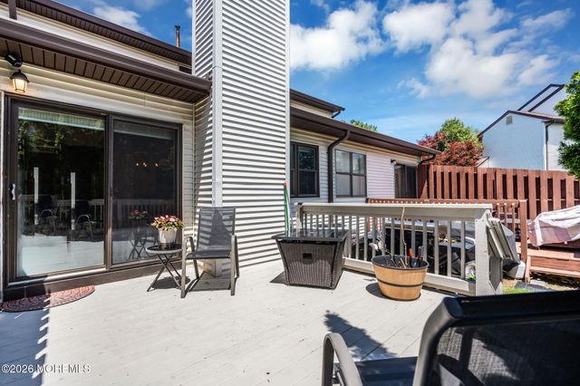 252 Longwood Drive 25-2, Manalapan, NJ 07726