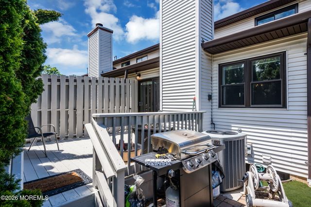 252 Longwood Drive 25-2, Manalapan, NJ 07726