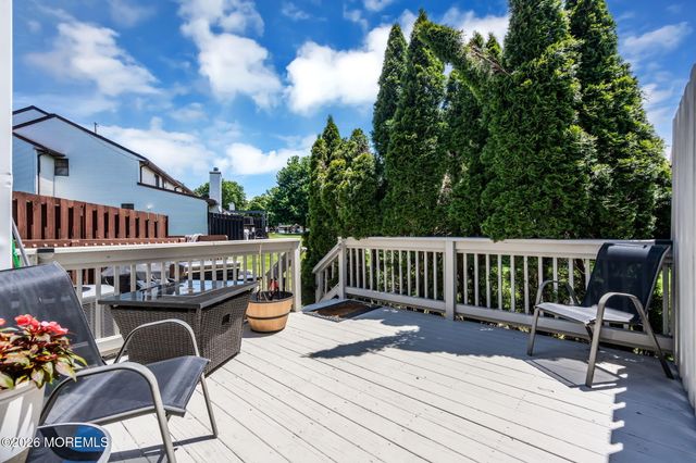 252 Longwood Drive 25-2, Manalapan, NJ 07726