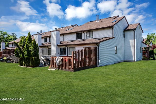 252 Longwood Drive 25-2, Manalapan, NJ 07726