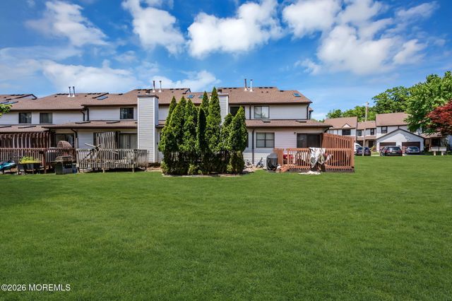 252 Longwood Drive 25-2, Manalapan, NJ 07726