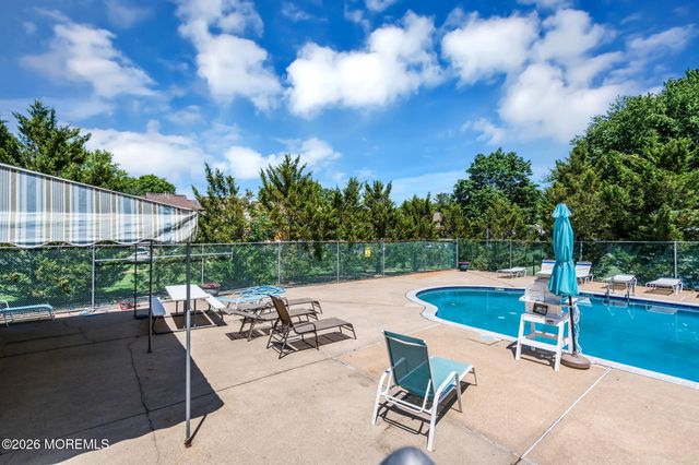 252 Longwood Drive 25-2, Manalapan, NJ 07726