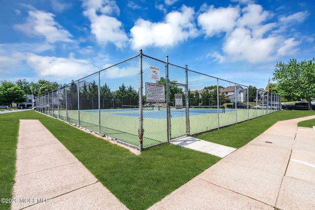 252 Longwood Drive 25-2, Manalapan, NJ 07726