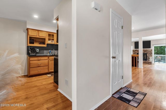 252 Longwood Drive 25-2, Manalapan, NJ 07726