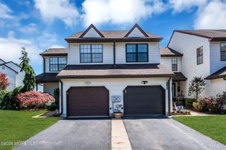 252 Longwood Drive 25-2, Manalapan, NJ 07726