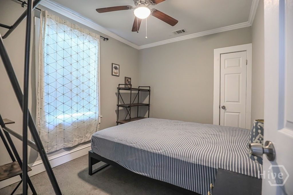 Image 14 of property listing at 26 W 54th Street, Savannah, GA 31405