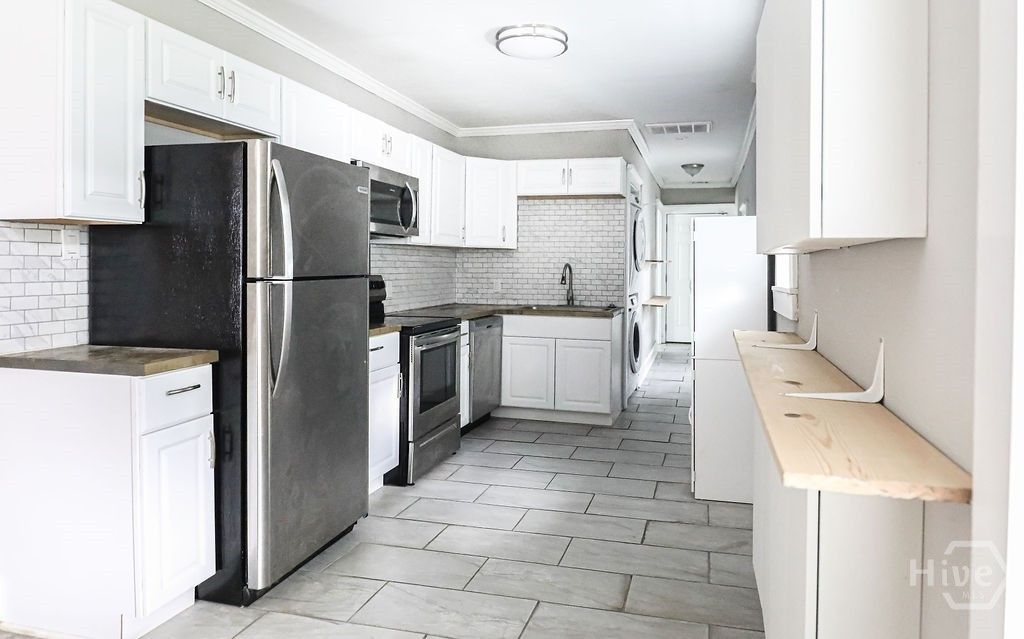 Image 19 of property listing at 26 W 54th Street, Savannah, GA 31405