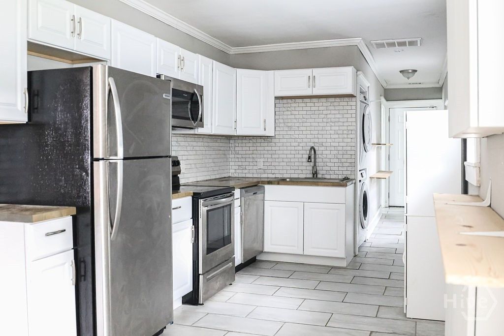 Image 20 of property listing at 26 W 54th Street, Savannah, GA 31405