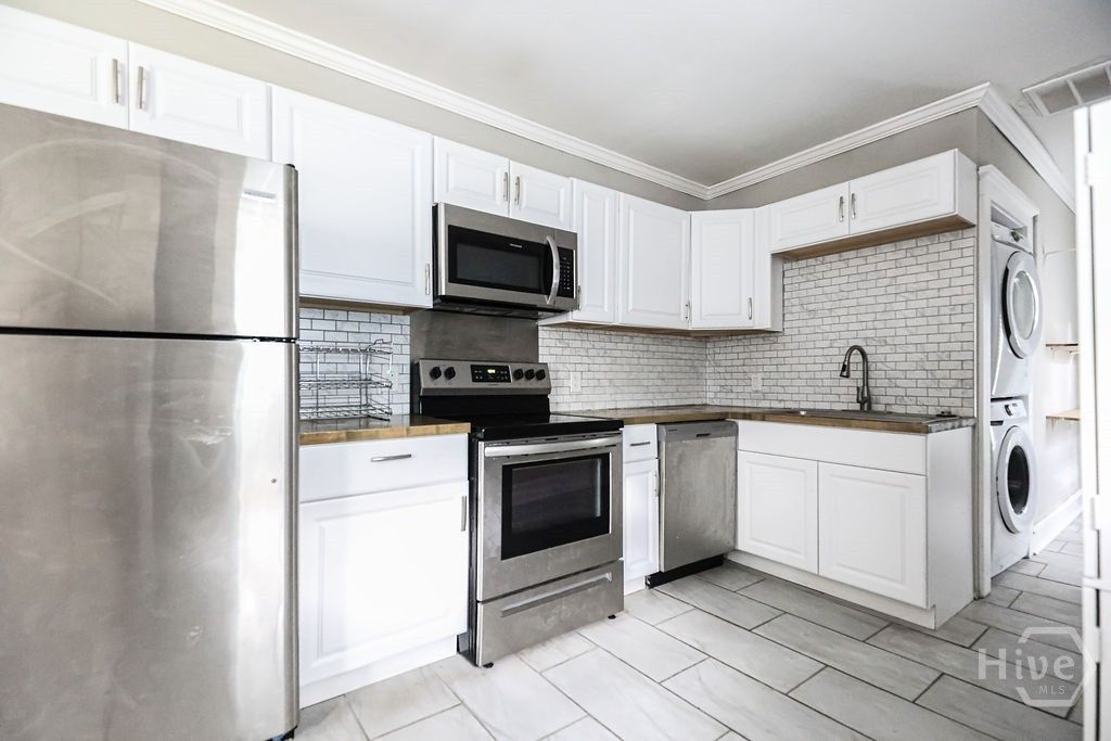 Image 21 of property listing at 26 W 54th Street, Savannah, GA 31405