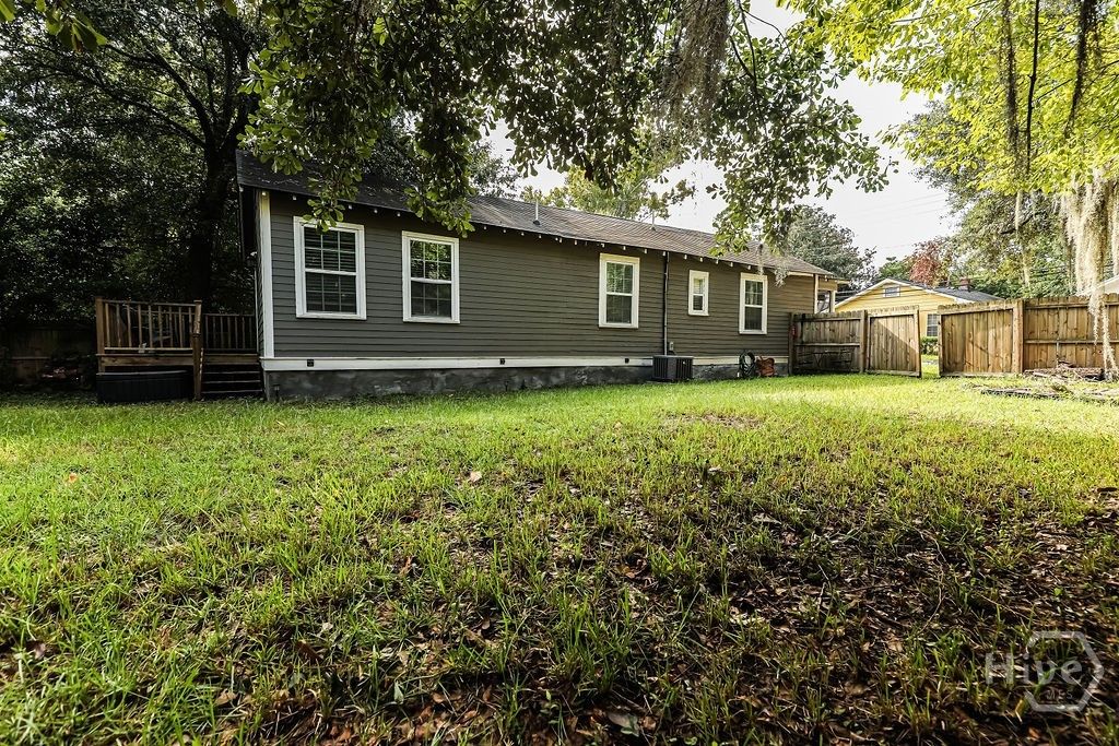 Image 38 of property listing at 26 W 54th Street, Savannah, GA 31405