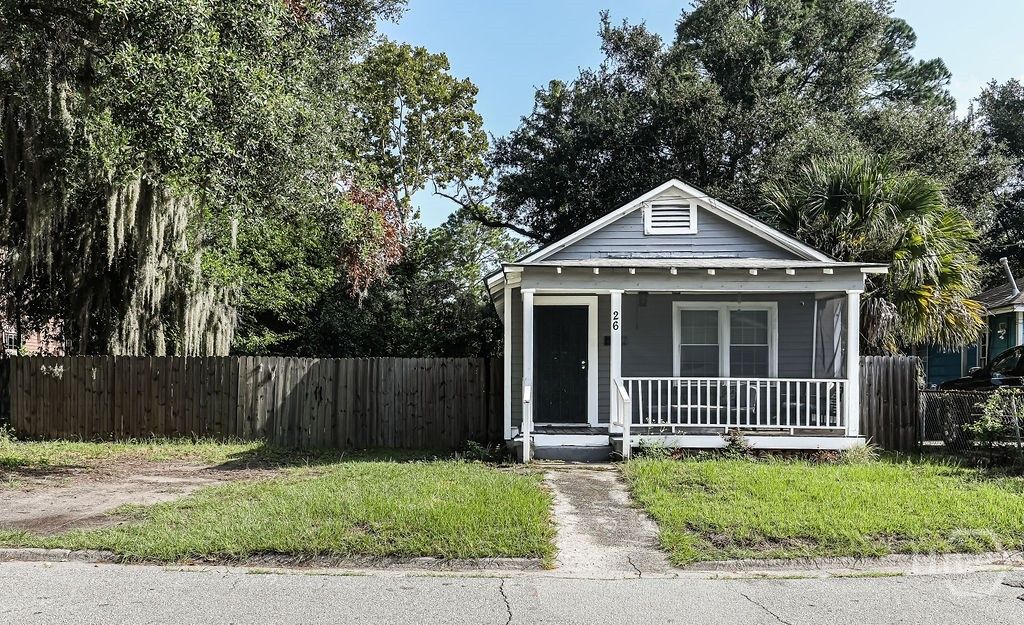 Image 4 of property listing at 26 W 54th Street, Savannah, GA 31405