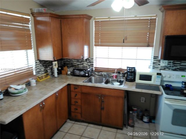 11412 SW 41st St, Miami, FL 33165