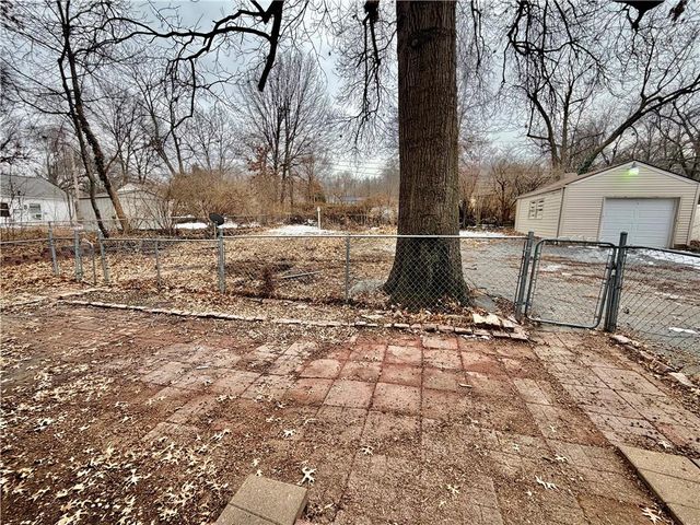 223 E Bannister Road, Kansas City, MO 64114