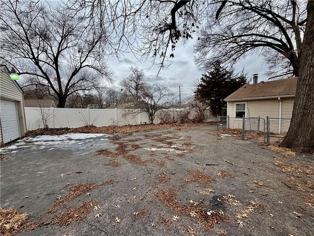 223 E Bannister Road, Kansas City, MO 64114