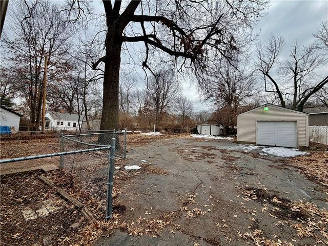 223 E Bannister Road, Kansas City, MO 64114