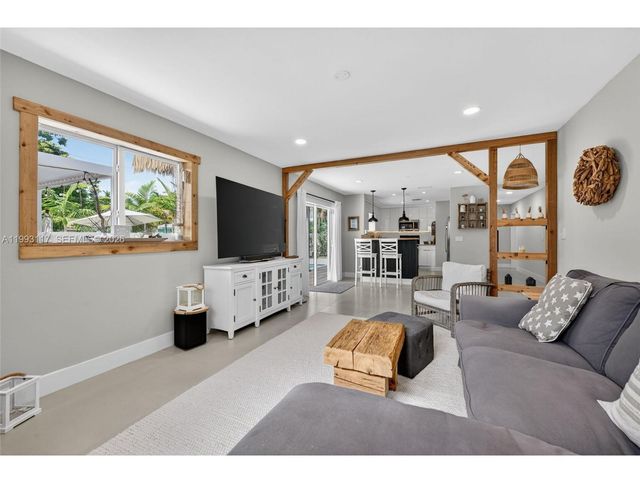 426 SE 3rd St, Dania Beach, FL 33004