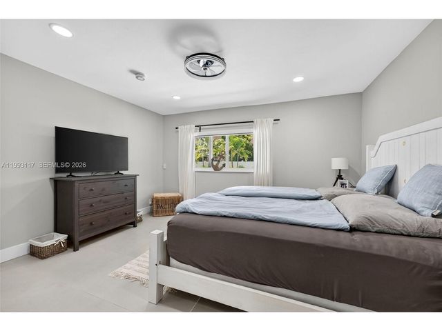 426 SE 3rd St, Dania Beach, FL 33004