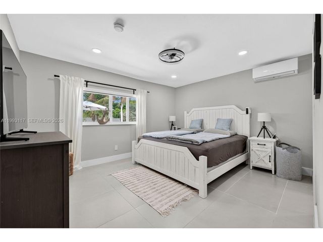 426 SE 3rd St, Dania Beach, FL 33004