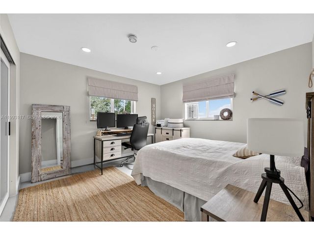 426 SE 3rd St, Dania Beach, FL 33004