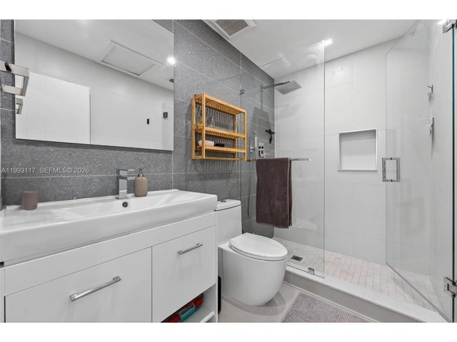 426 SE 3rd St, Dania Beach, FL 33004