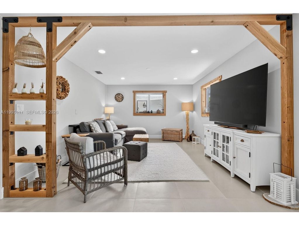 Image 12 of property listing at 426 SE 3rd St, Dania Beach, FL 33004