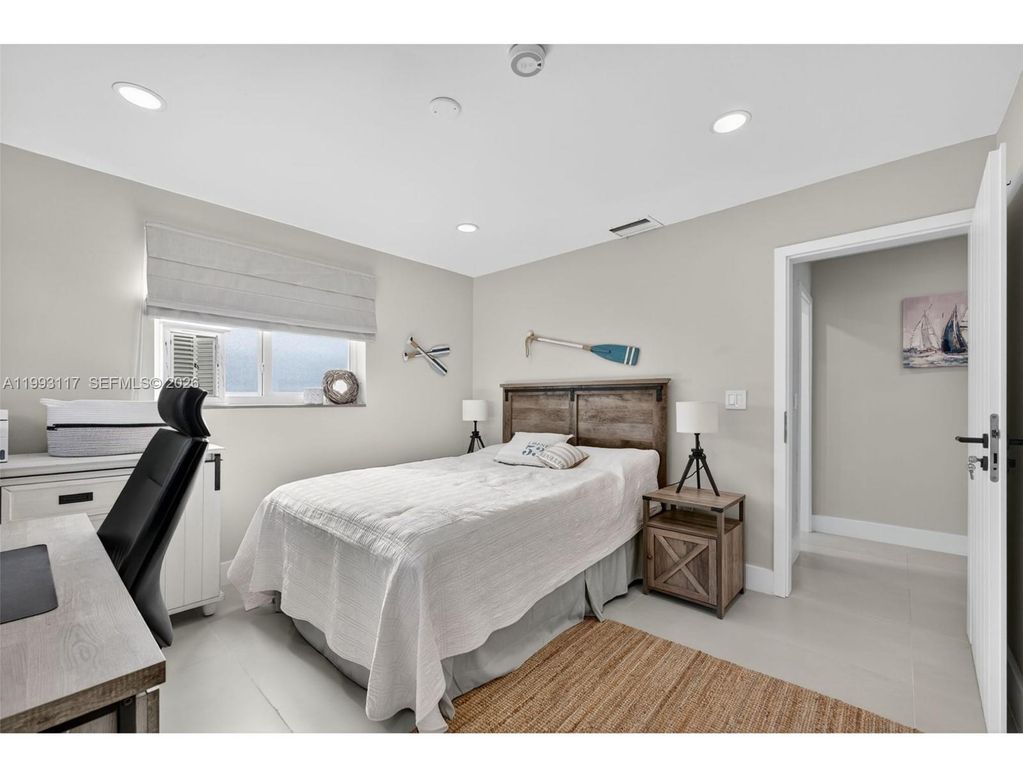 Image 20 of property listing at 426 SE 3rd St, Dania Beach, FL 33004