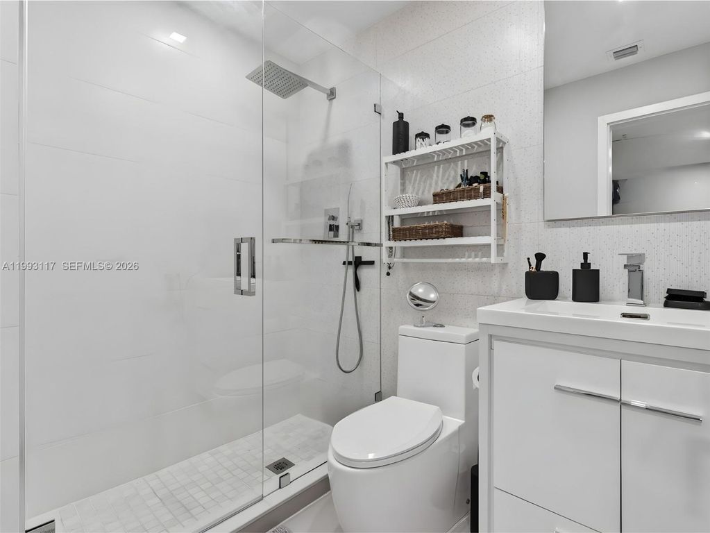 Image 23 of property listing at 426 SE 3rd St, Dania Beach, FL 33004