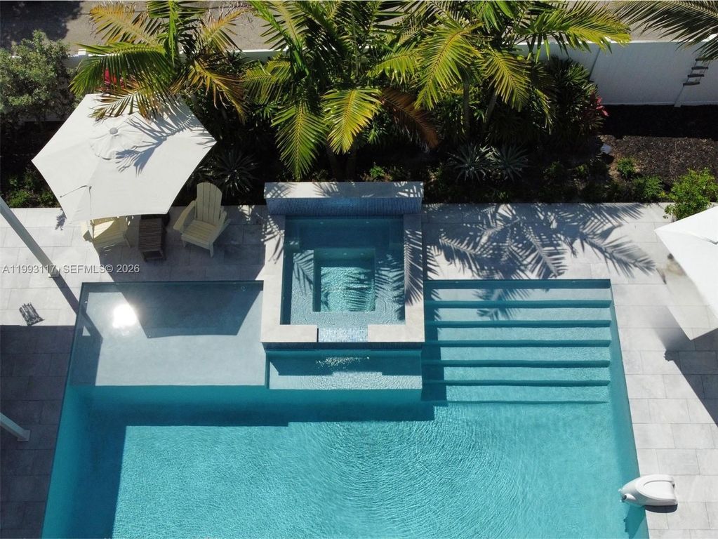 Image 4 of property listing at 426 SE 3rd St, Dania Beach, FL 33004