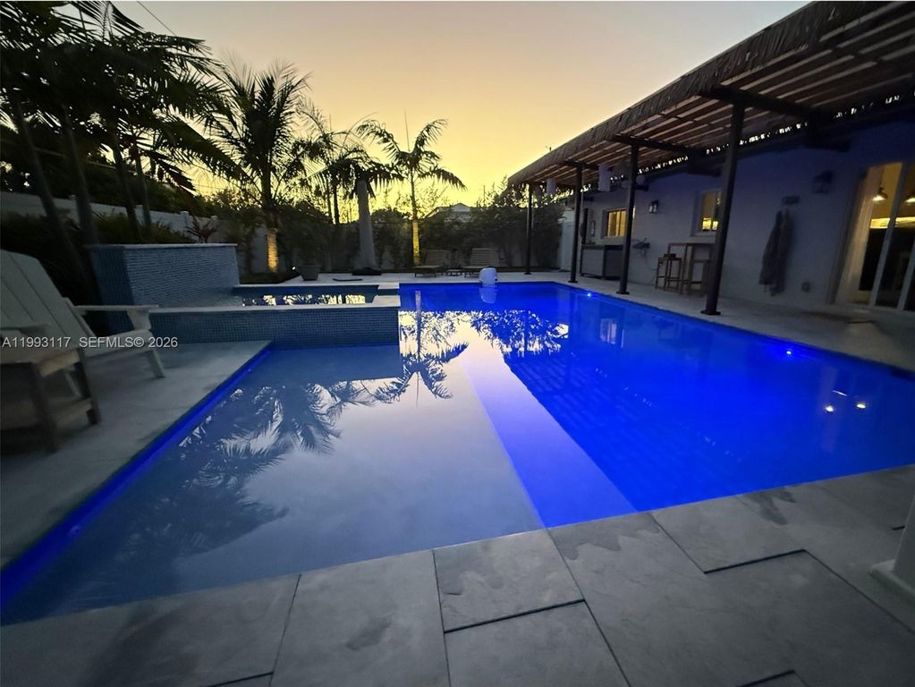 Image 7 of property listing at 426 SE 3rd St, Dania Beach, FL 33004