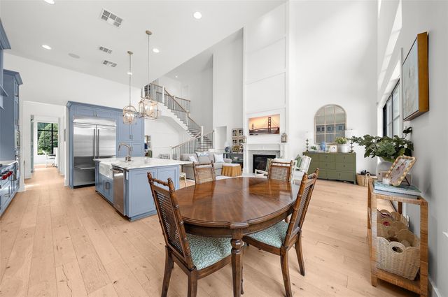 215 W 34th Street, Houston, TX 77018