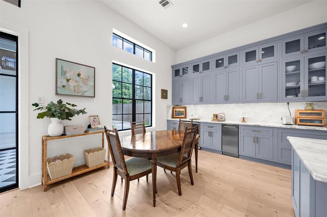 215 W 34th Street, Houston, TX 77018