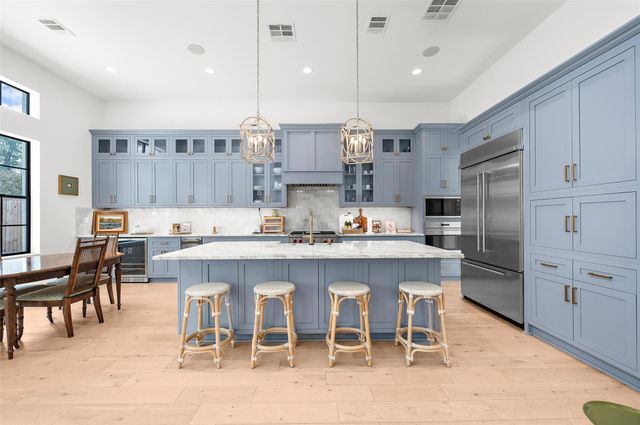 215 W 34th Street, Houston, TX 77018