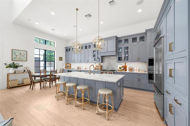 215 W 34th Street, Houston, TX 77018