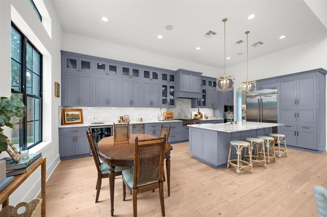 215 W 34th Street, Houston, TX 77018