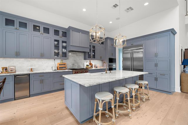 215 W 34th Street, Houston, TX 77018