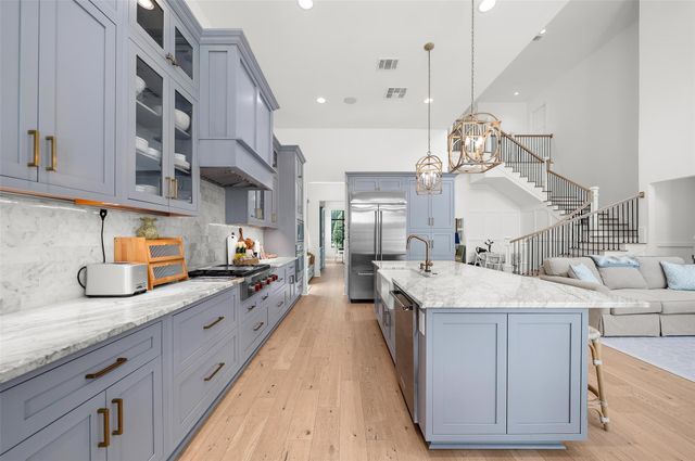 215 W 34th Street, Houston, TX 77018