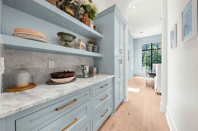 215 W 34th Street, Houston, TX 77018