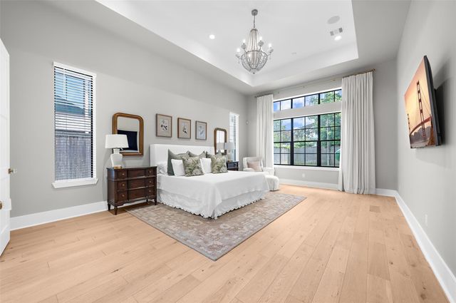 215 W 34th Street, Houston, TX 77018
