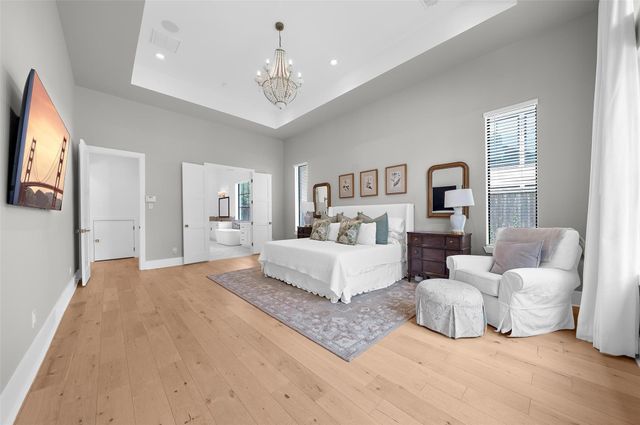 215 W 34th Street, Houston, TX 77018