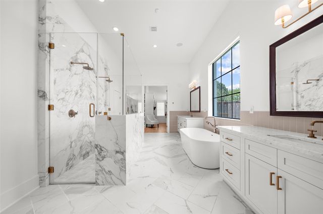 215 W 34th Street, Houston, TX 77018