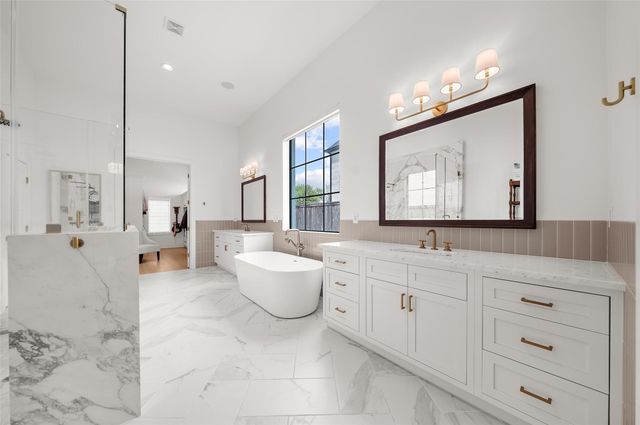 215 W 34th Street, Houston, TX 77018