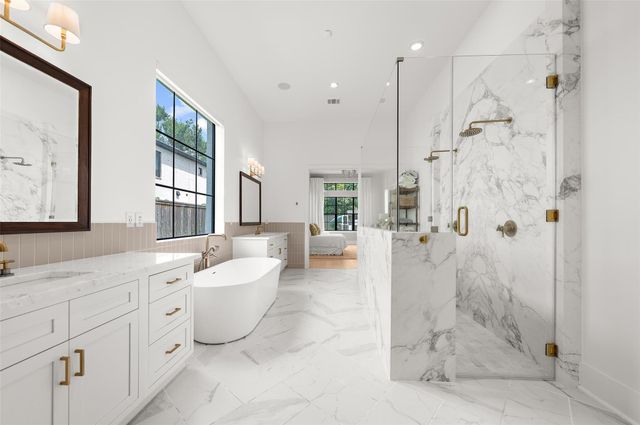215 W 34th Street, Houston, TX 77018