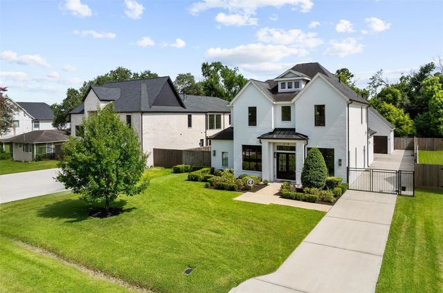 215 W 34th Street, Houston, TX 77018