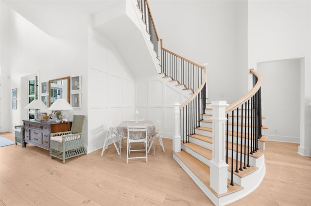 215 W 34th Street, Houston, TX 77018