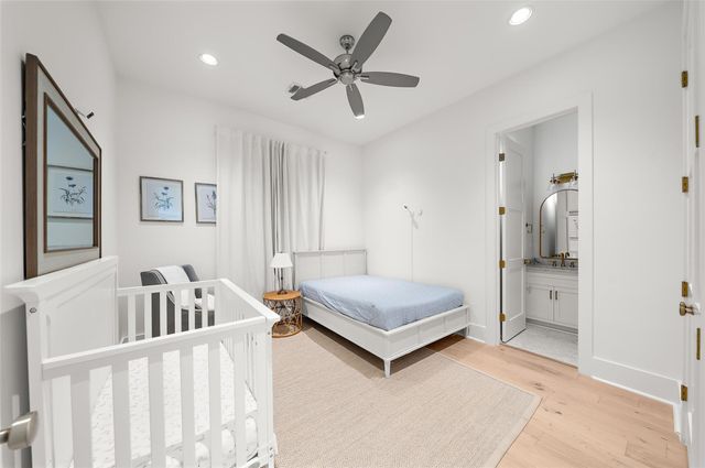 215 W 34th Street, Houston, TX 77018