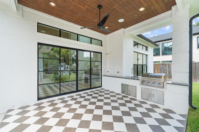 215 W 34th Street, Houston, TX 77018
