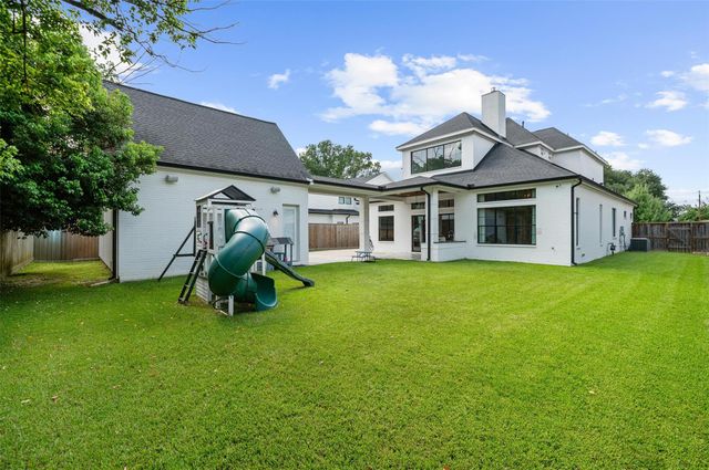 215 W 34th Street, Houston, TX 77018