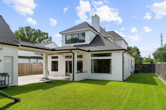 215 W 34th Street, Houston, TX 77018